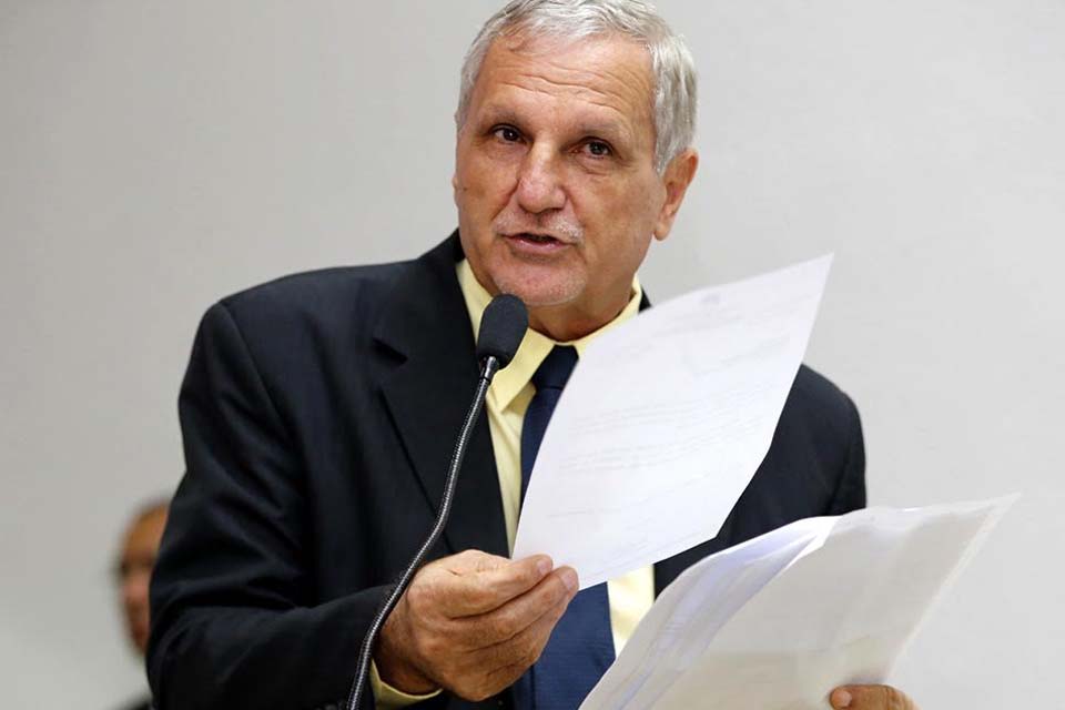 Projeto de lei do deputado Adelino Follador amplia validade dos exames dos equinos