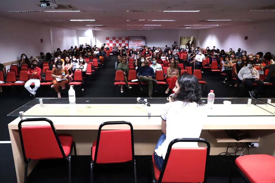 Atenção às pessoas em situação de rua é tema de palestra durante conferência