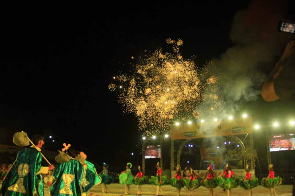 Rosas de Ouro entre lendas e ensaios; o folclore ganha vida no Parque dos Tanques, em Porto Velho