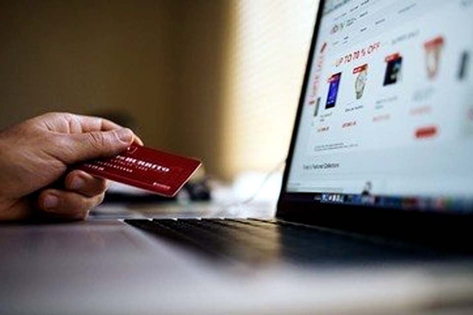 Comércio eletrônico Governo cria regras para compras de até US$ 50 em sites internacionais