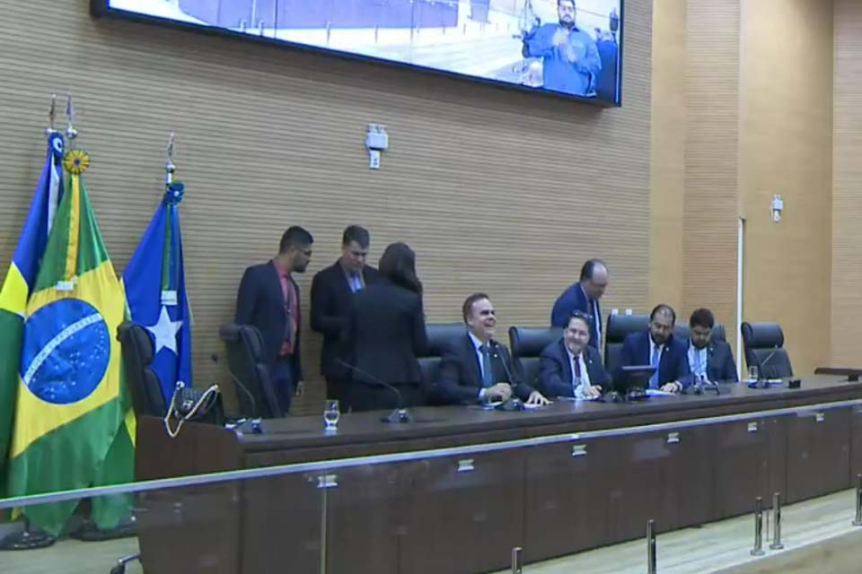 Deputados aprovam R$ 3 milhões para premiação de escolas públicas com melhores índices de alfabetização