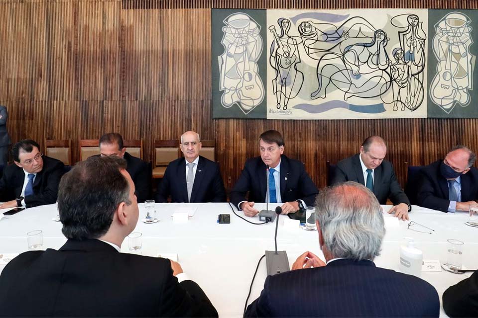 Governo anuncia Renda Cidadã, com recursos de precatórios e do Fundeb