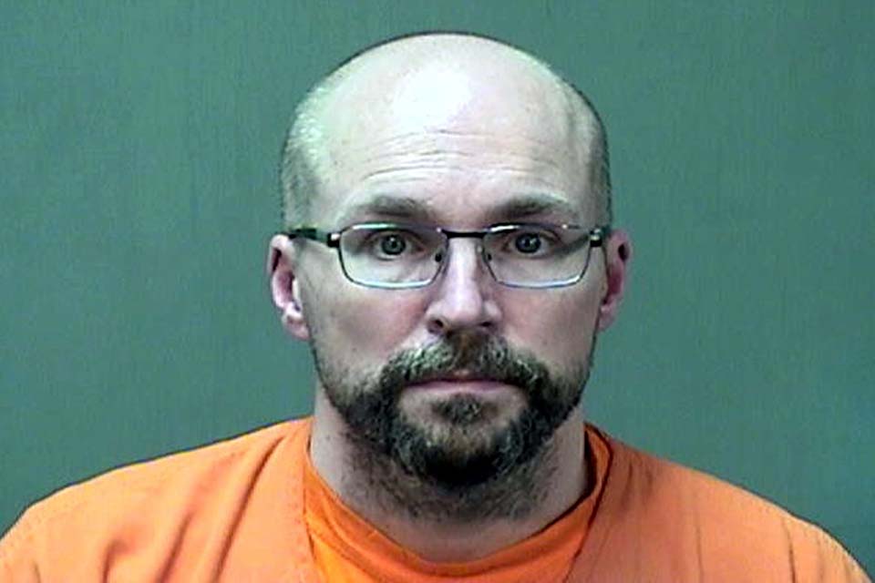 Farmacêutico que tentou estragar vacinas contra Covid nos EUA é condenado a 3 anos de prisão