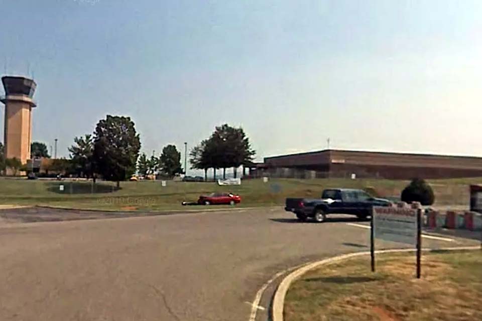 Base aérea nos EUA é fechada após segurança alertar sobre homem armado com rifle