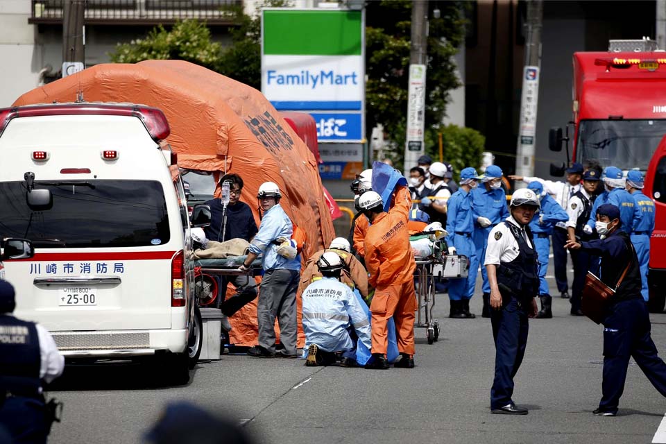 Esfaqueamento deixa 2 mortos e 17 feridos próximo a Tóquio