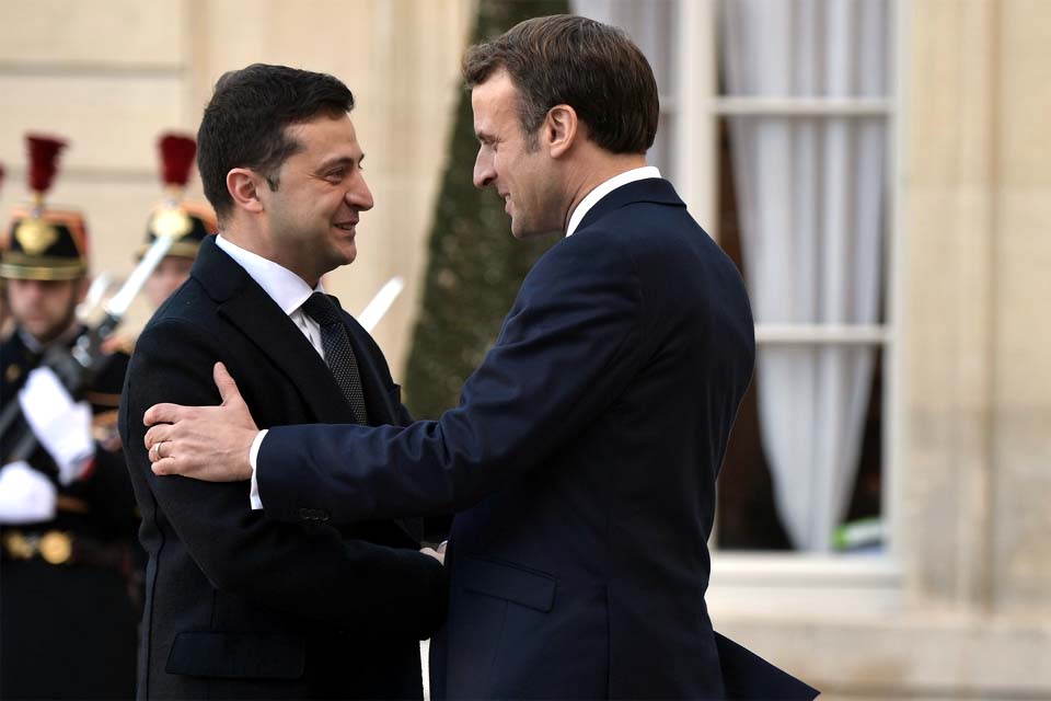 Após conversa com Zelensky, Macron pede que tropas russas deixem usina de Zaporíjia