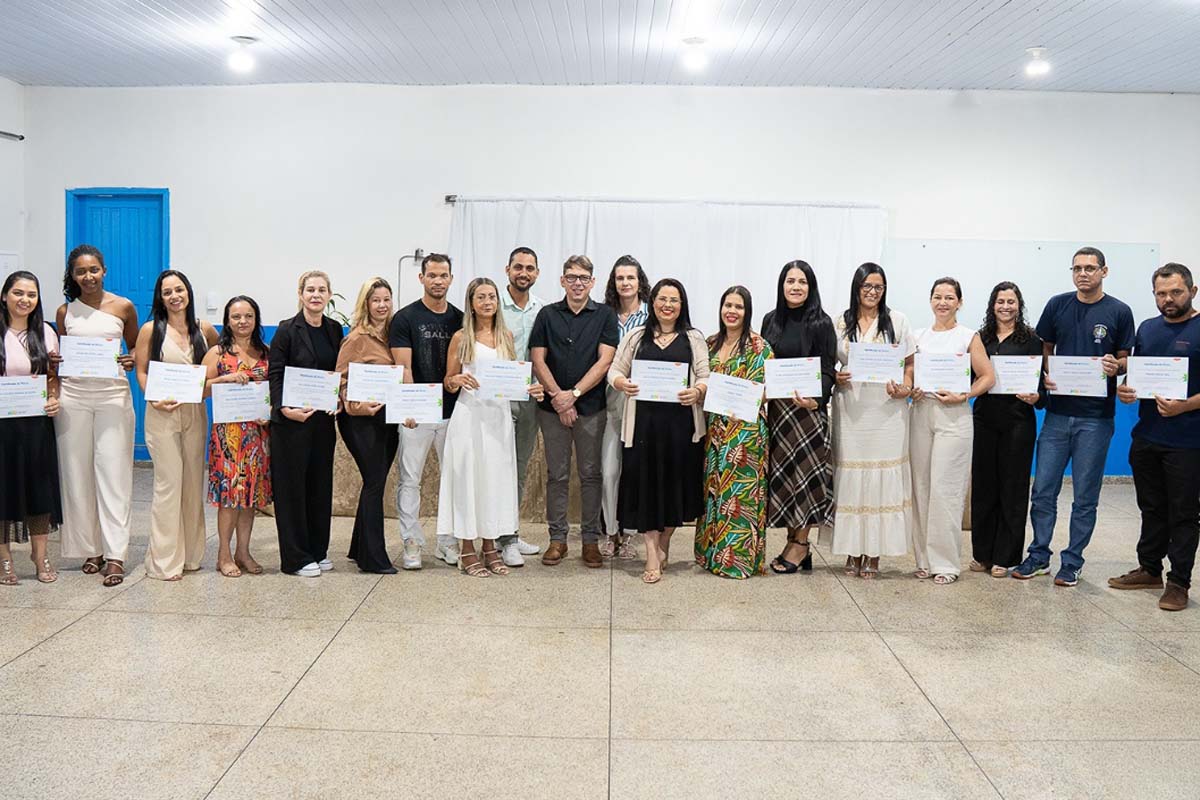 Prefeitura de Jaru empossa diretores e vice-diretores da rede municipal de ensino