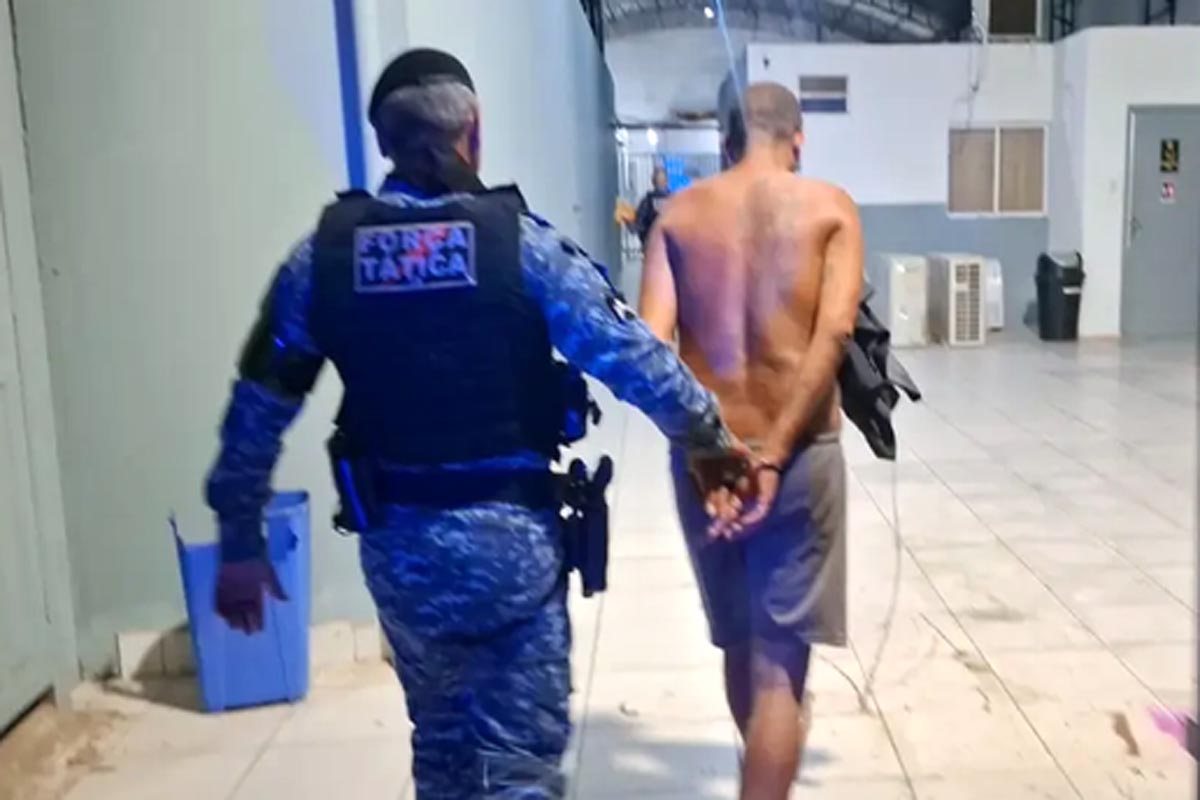 Homem é preso com drogas e revólver na Vila Princesa