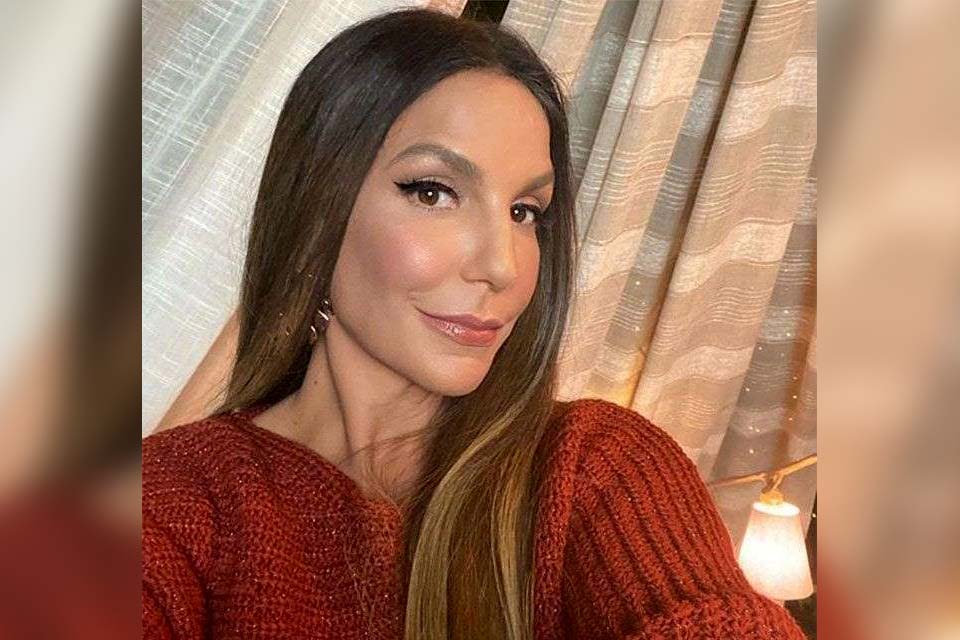 Ivete Sangalo diz que vai fazer bazar de peças grifadas: Tanta roupa dentro de casa