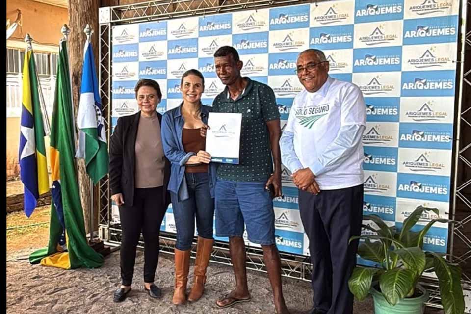Prefeitura entrega dos títulos imobiliários do Projeto Ariquemes Legal