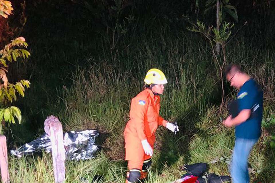 Homem é encontrado morto ao lado de motocicleta às margens da BR-319