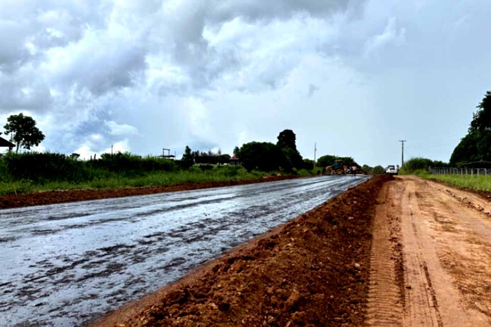 Obras na RO-473 são intensificadas com imprimação e preparação para capa asfáltica