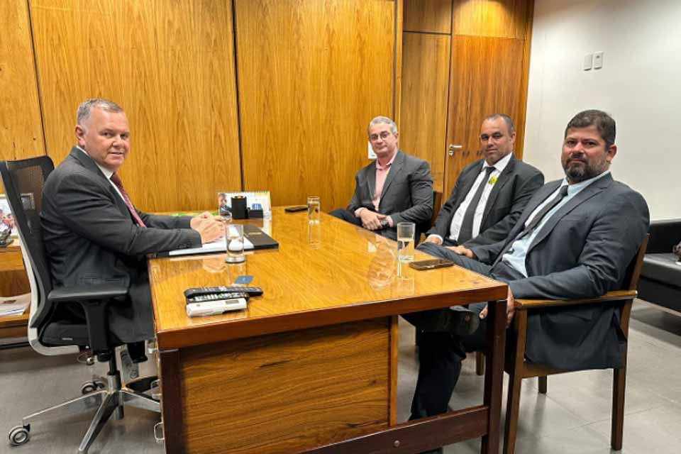 Deputado Lúcio Mosquini recebe lideranças de vários municípios de Rondônia em Brasília