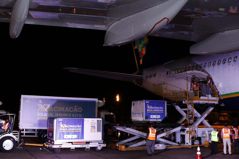 Fiocruz libera neste sábado distribuição de vacina aos estados