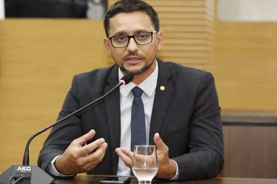 Governo atende indicação do deputado Anderson e inicia ministração de aulas virtuais para alunos da rede pública