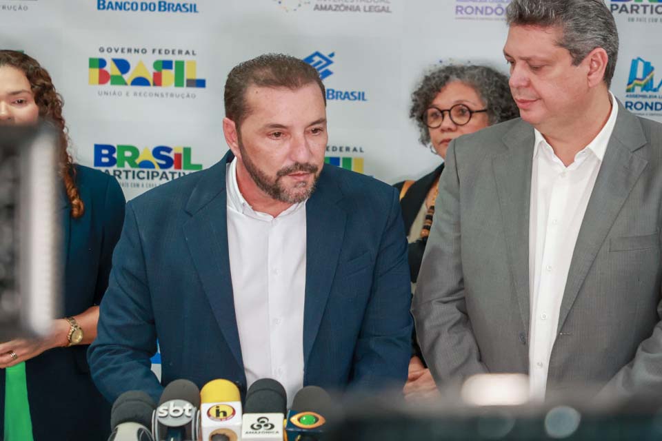 Prefeito Hildon Chaves participa das discussões do PPA Participativo, com a presença de ministro