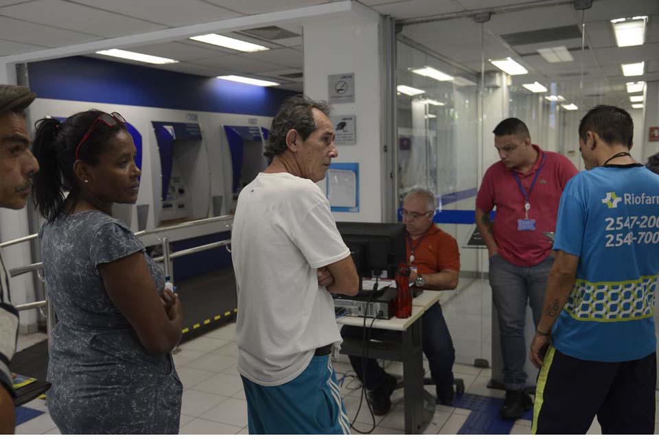 Prazo para saque imediato de até R$ 998 do FGTS acaba amanhã