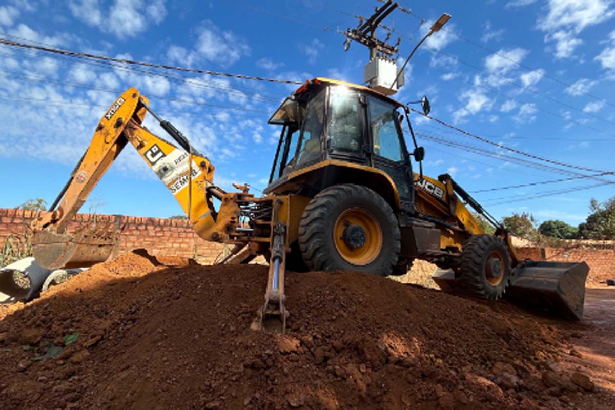 Prefeitura intensifica obras de drenagem em quatro bairros da capital