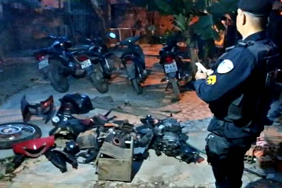 Polícia descobre esconderijo de várias motocicletas roubadas
