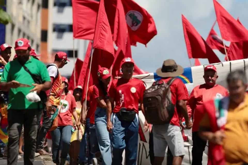 Militantes do MST são atropelados durante ato no Recife