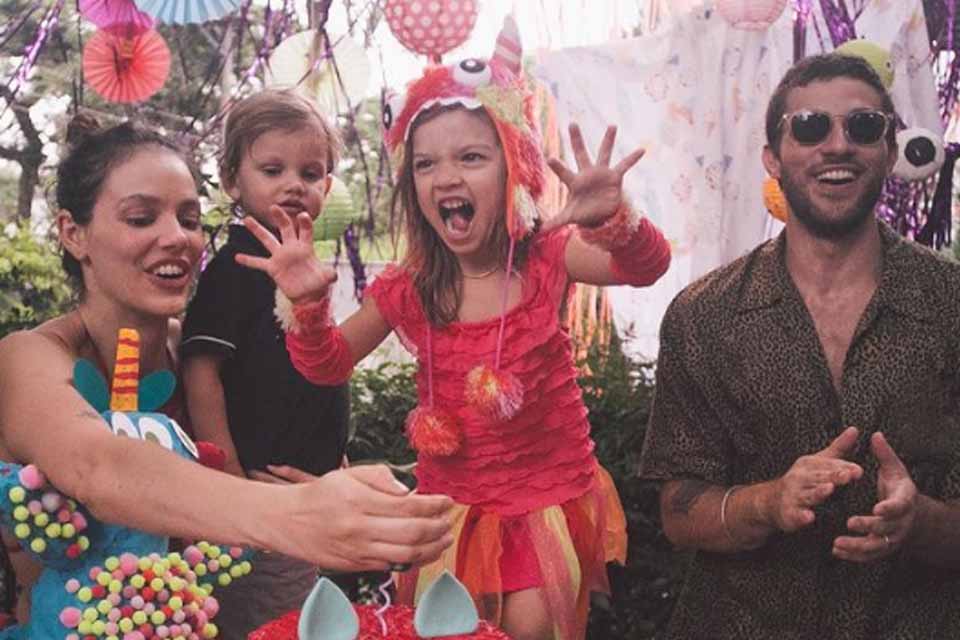 Chay Suede e Laura Neiva anunciam gravidez do terceiro filho: “Família Aumentando”