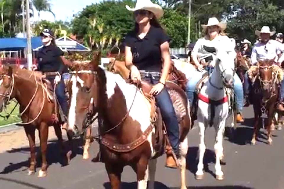 Neste domingo tem cavalgada da Festa do Peão Rodeio Show 2019