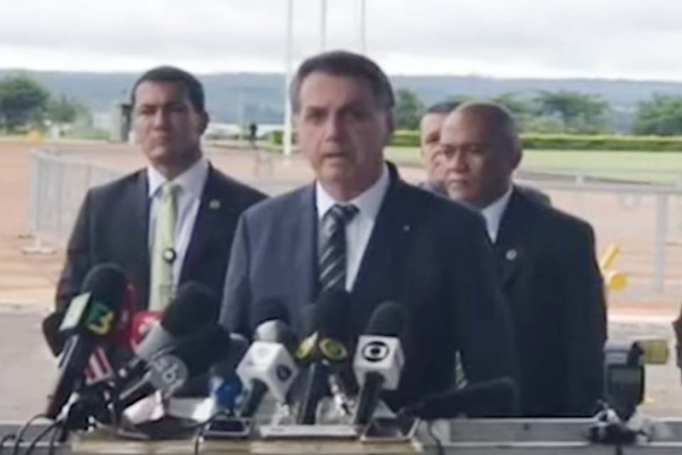 VÍDEO - Ao criticar imprensa, Bolsonaro dispara: 'Eu sou a Constituição'