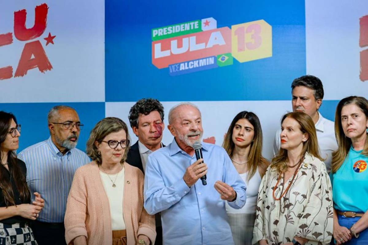 Lula celebra avanço do fim da 6x1 e defende investimento público