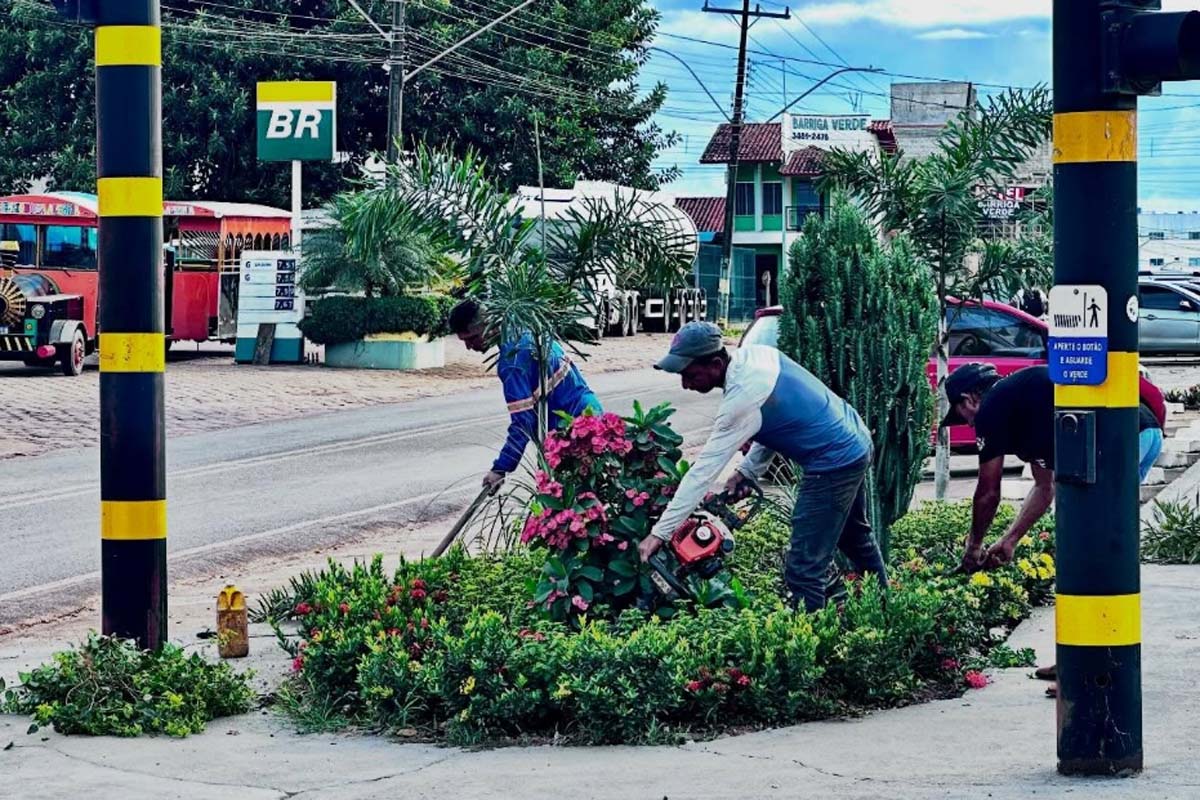 Prefeitura de Espigão do Oeste intensifica limpeza e manutenção de canteiros na cidade