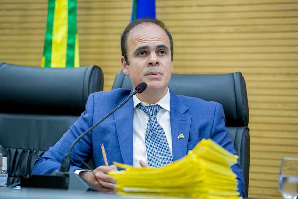 Governo de Rondônia sanciona lei do deputado Alan Queiroz que cria campanhas de valorização e respeito ao professor