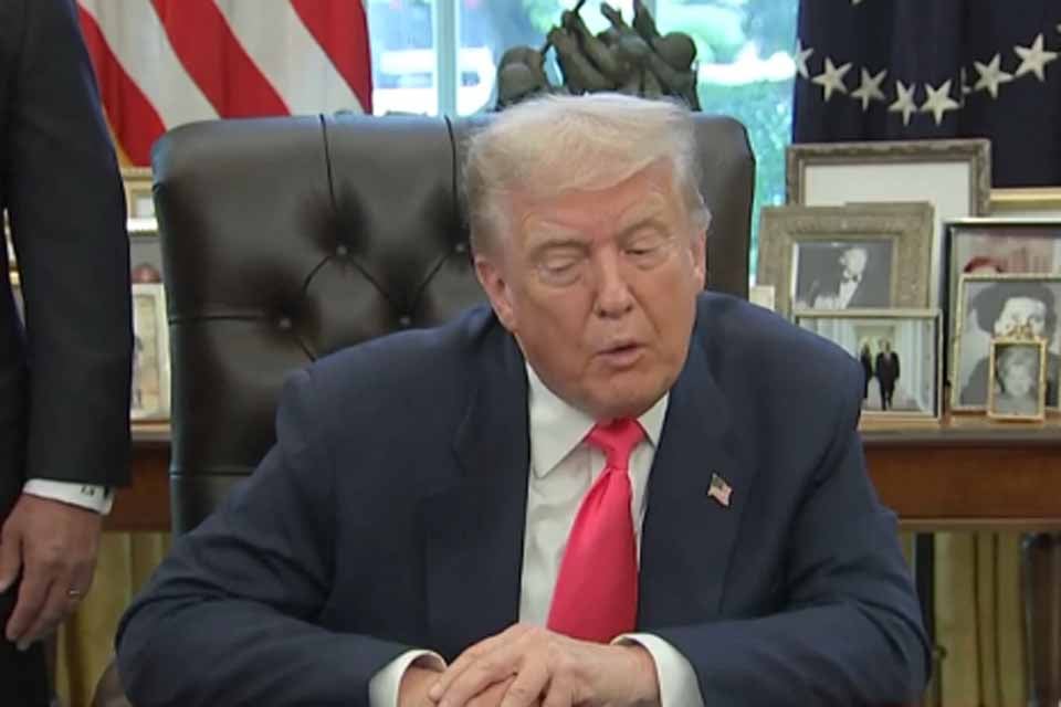 Trump ameaça taxar países contrários a plano dos EUA de comprar Groenlândia