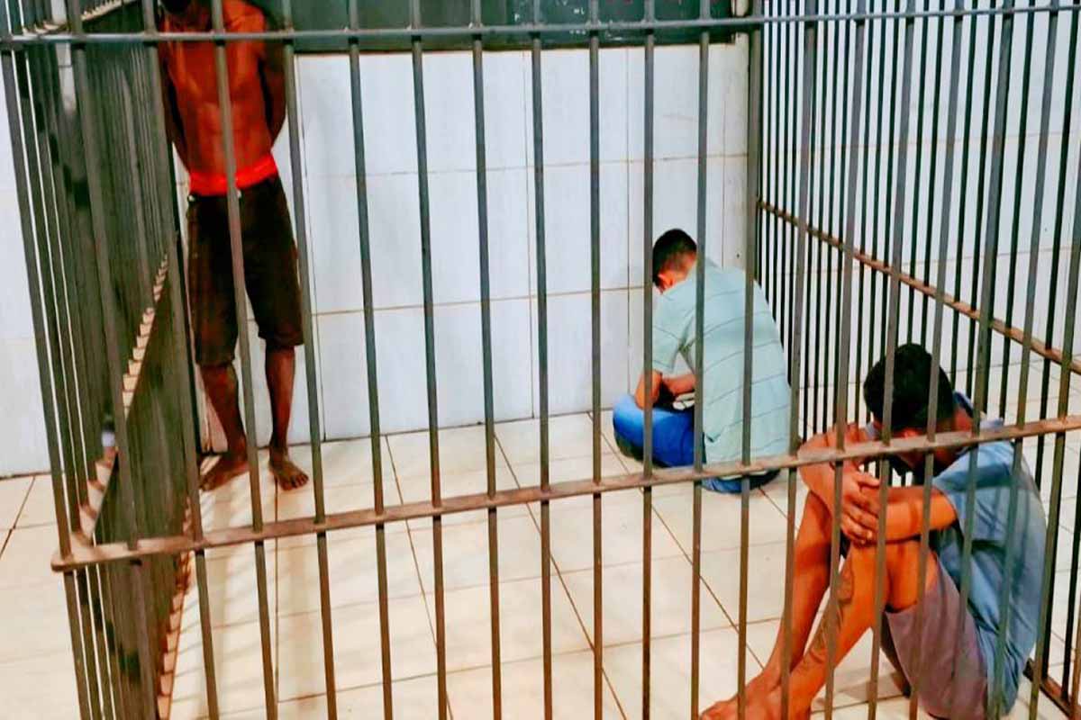 Polícia prende trio com drogas e munições em ação rápida na zona leste