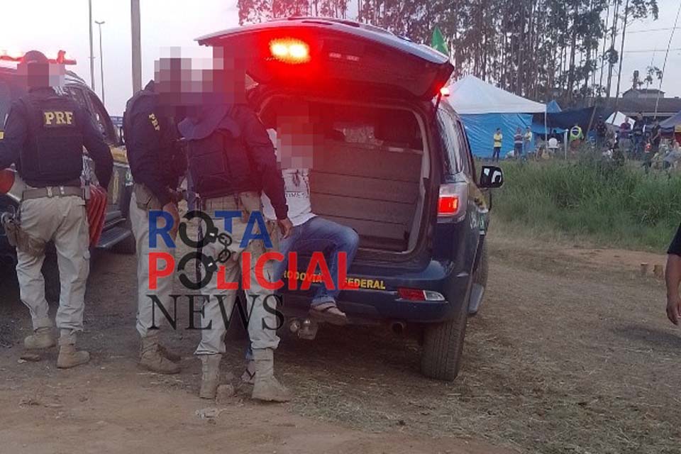 Motorista embriagado é preso após atravessado o carro na BR-364 