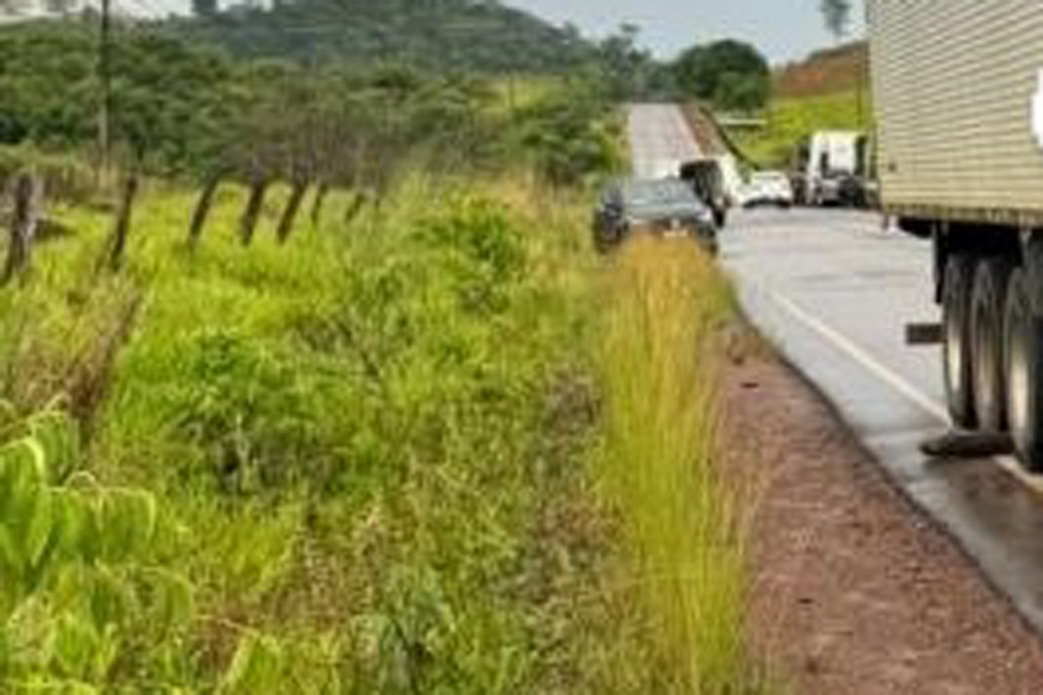 Colisão envolvendo vários veículos deixa dois feridos em Santa Luzia