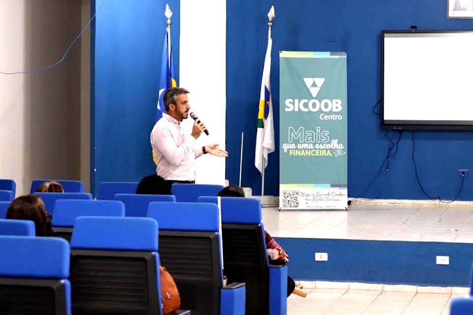 Mais de 65 diretores escolares de Ji-Paraná recebem capacitação do TCE-RO