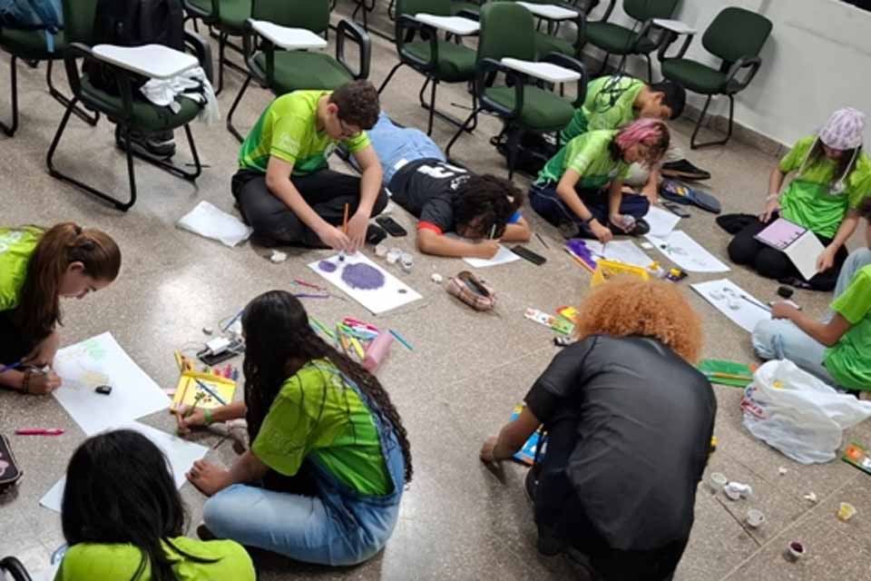 Oficina “Entre Cores e Sentimentos” é promovida pelo NAPNE no Campus Cacoal