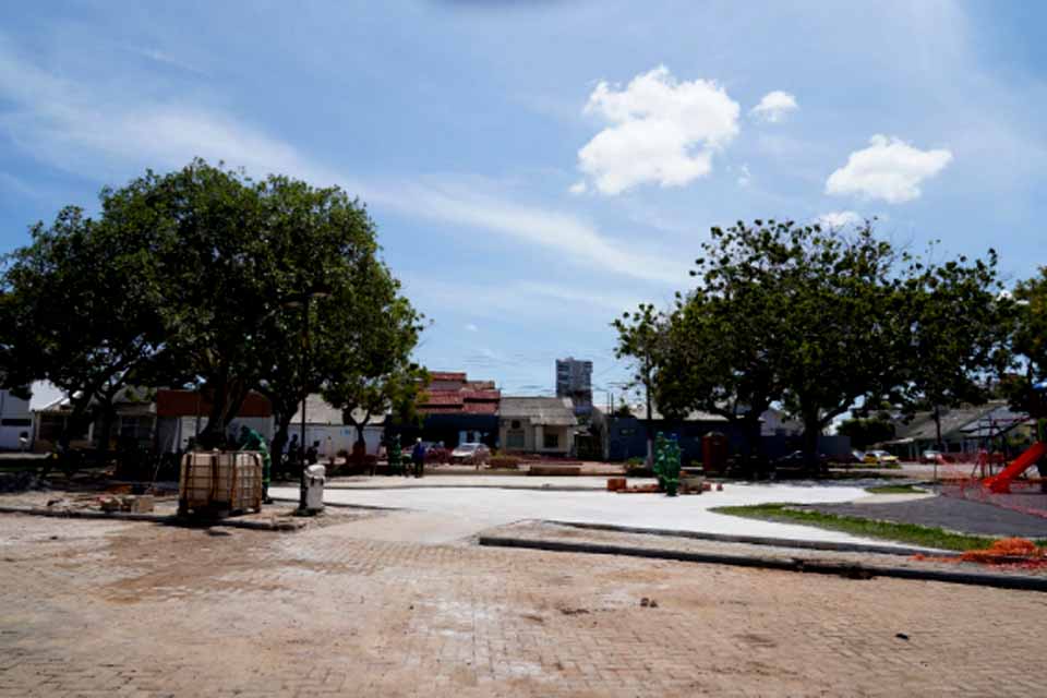 Praça Aluízio Ferreira recebe melhorias e novo espaço dedicado às crianças