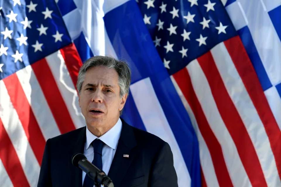 EUA prometem sanções contra China por envio de armas letais para Rússia