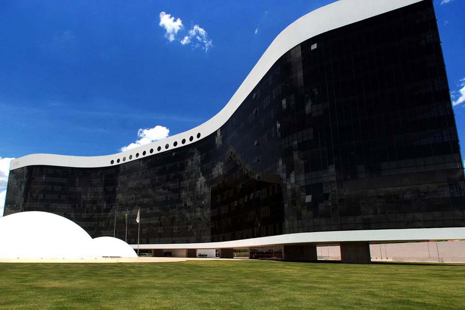 Com eleição adiada, TSE é consultado sobre prazo de Ficha Limpa