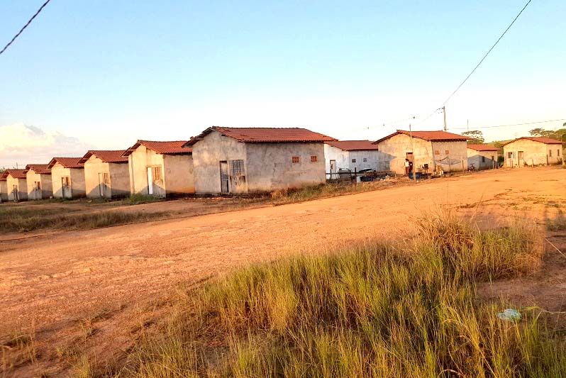 Prefeito assina notificação e manda famílias desocuparem o conjunto Minha casa Minha vida