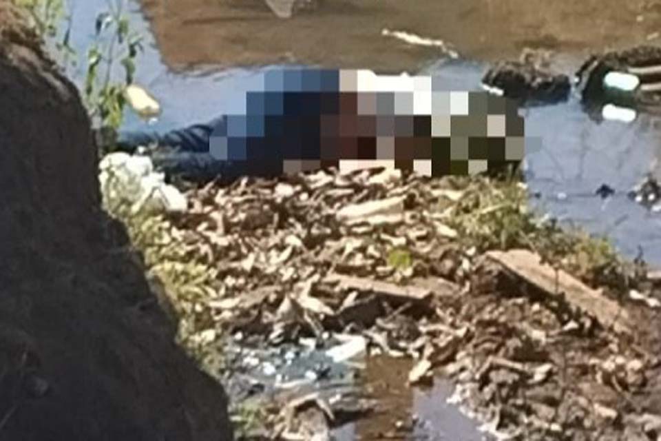 Corpo de homem é encontrado em córrego em Governador Jorge Teixeira