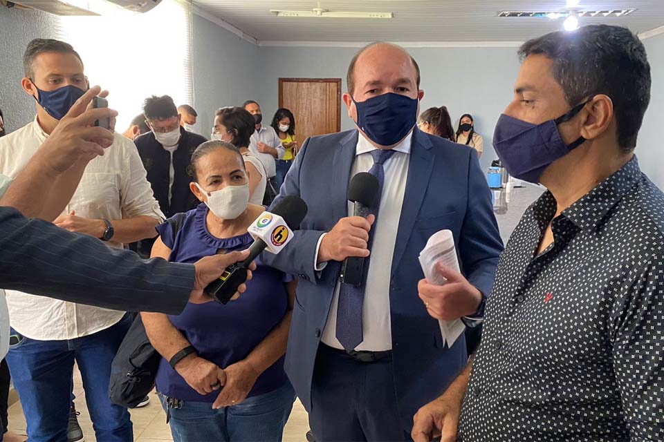 Vídeos – Câmara de Porto Velho intermedeia reunião entre aprovados da Educação e Prefeitura da Capital