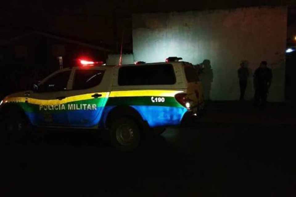 Mulher de 22 anos leva surra do marido por usar Rede social na madrugada