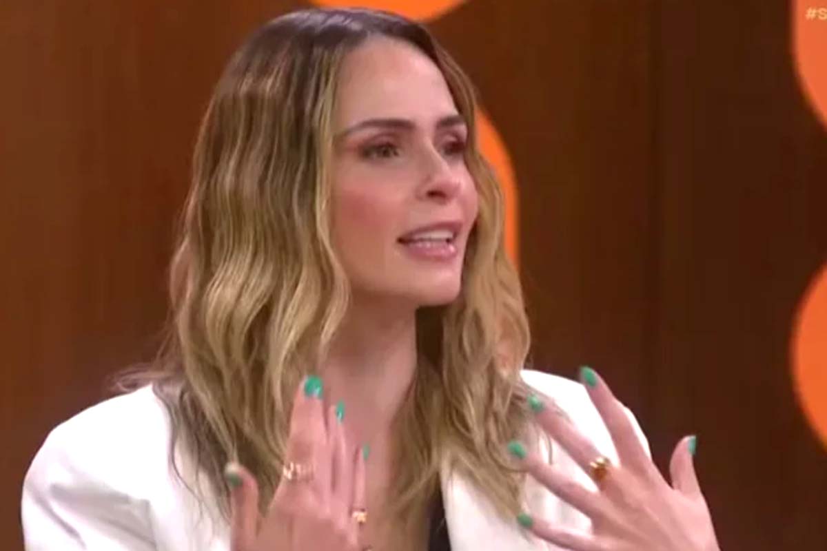 Ana Paula Renault chora ao falar da morte do pai: 