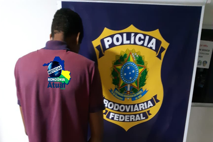 Jovem de ouro preto é preso após comprar maconha em Ji-Paraná