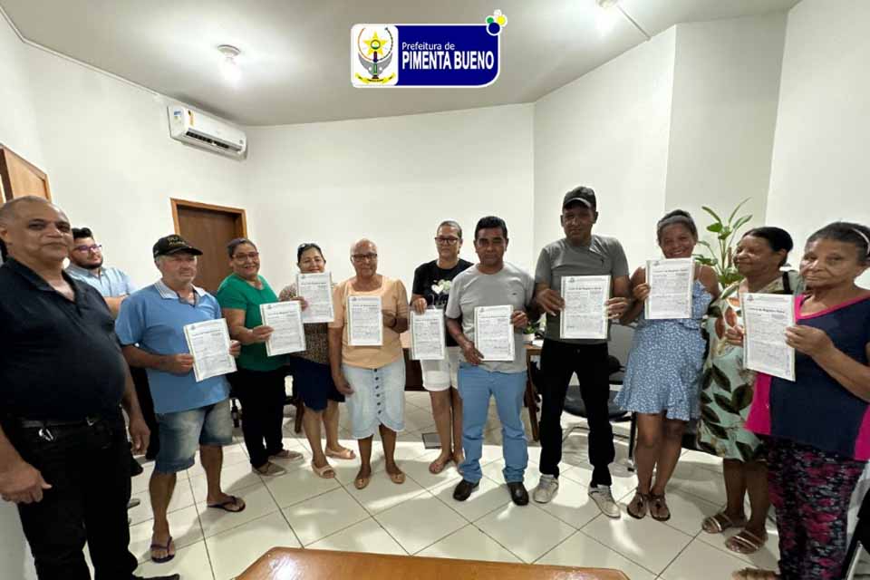 Prefeitura realiza entrega de títulos de regularização fundiária do bairro Triângulo Verde