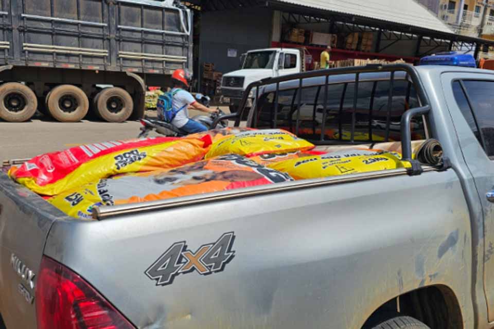 Sema entrega mais uma tonelada de ração para cães e gatos doados por voluntários e arrecadados pelo Conselho Regional de Veterinária