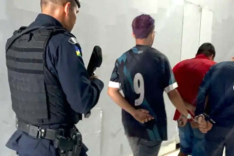 Bando que agrediu e assaltou moto aplicativo é detido em condomínio