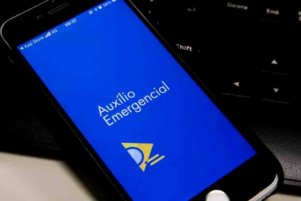 Auxílio Emergencial: pais solteiros terão complemento que pode chegar a R$ 3 mil