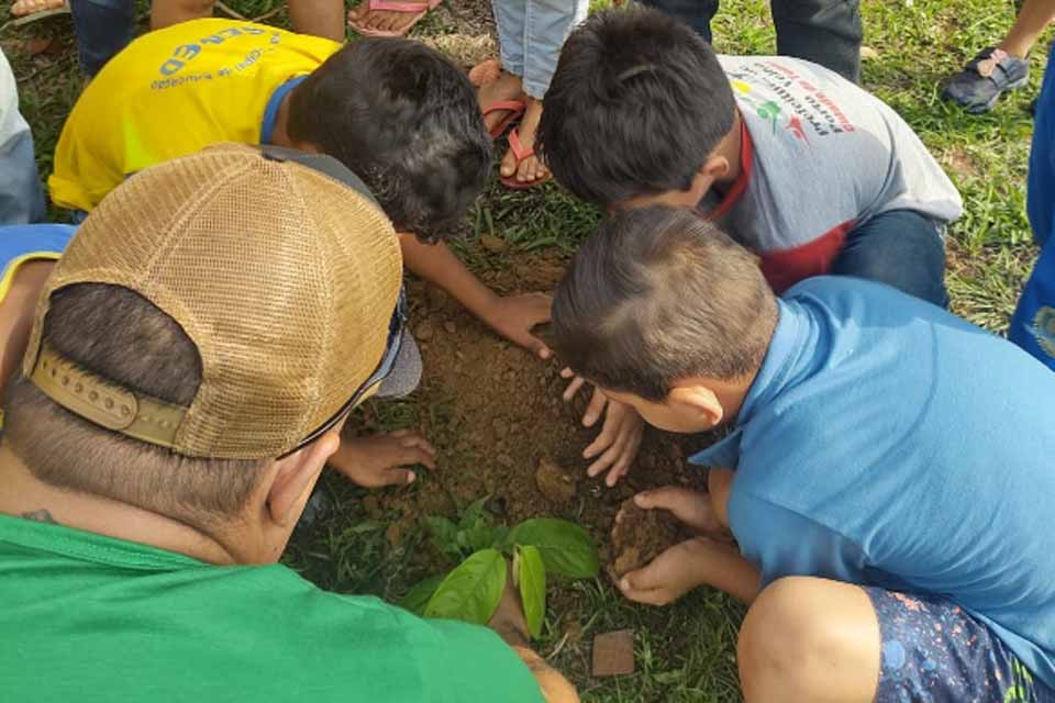 Educação ambiental que transforma: Sema leva ações às escolas rurais de Porto Velho